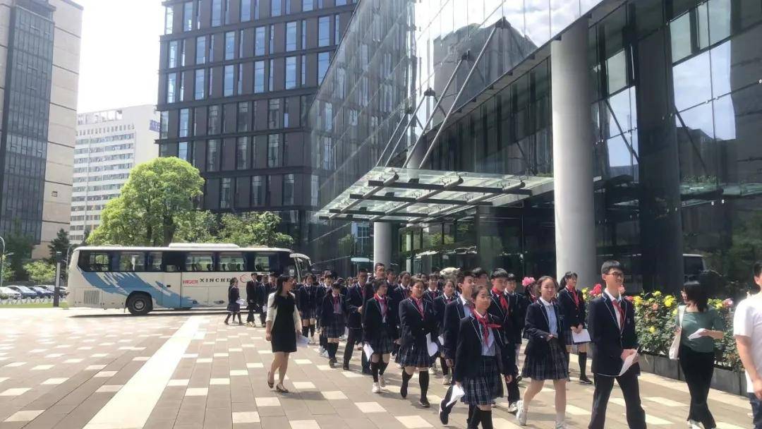 神级承建商最新科技重塑智能生活体验，前所未有的智能生活体验新篇章