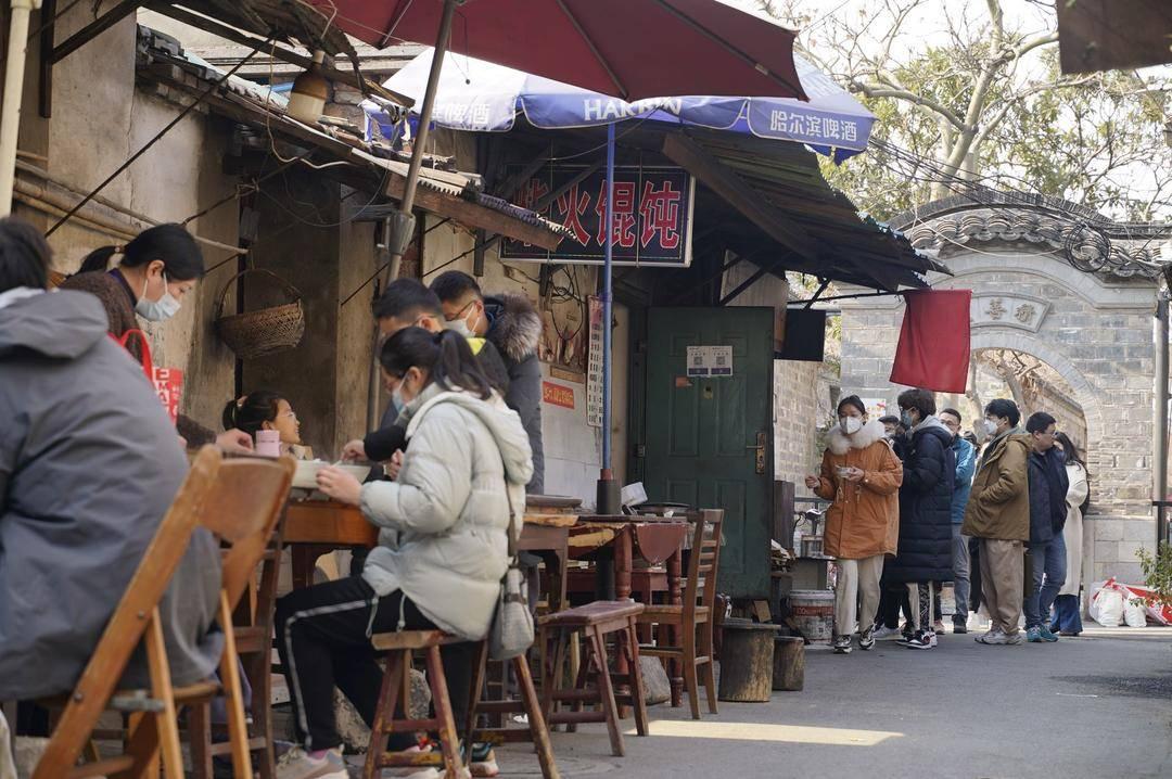最新打小三视频与小巷深处的特色小店探秘