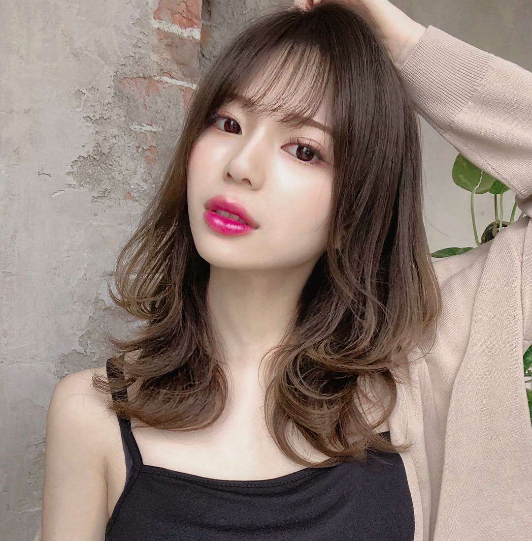 最新刘海发型图片女，时尚刘海打造详细步骤指南